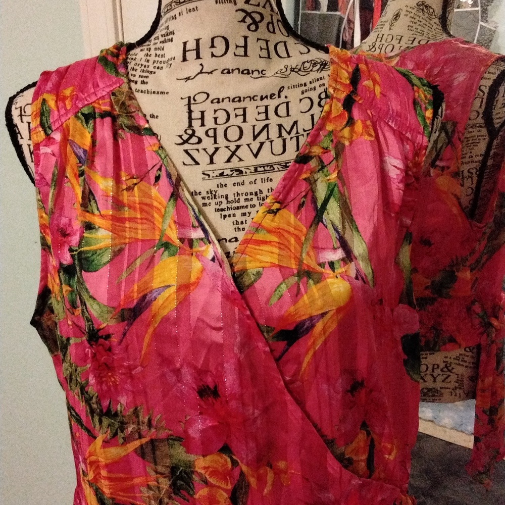 Women's pink floral top by cupcakes and cashmere size M NWT - Picture 2 of 4